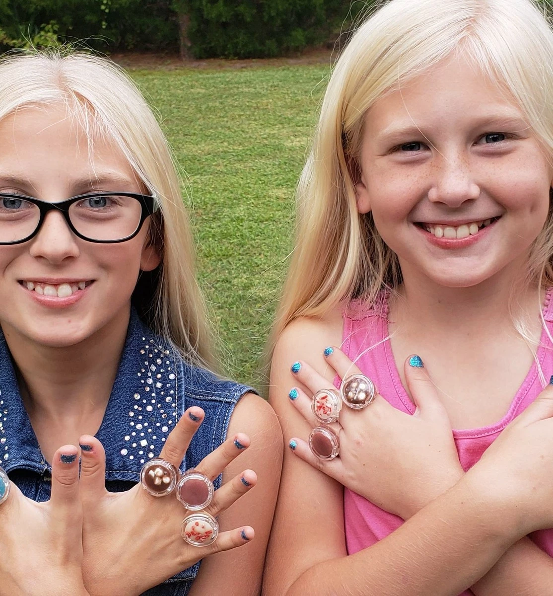 Diva Stuff Lip Balm 3 Fun Pack In A Clear Ornament, Cosmetic Acessories For Girls, Great Stocking Stuffer, Hot Cocoa, Gingerbread, And Vanilla Candy Cane 4 Diva Stuff Lip Balm 3 Fun Pack In A Clear Ornament, Cosmetic Acessories For Girls, Great Stocking Stuffer, Hot Cocoa, Gingerbread, And Vanilla Candy Cane - Image 2