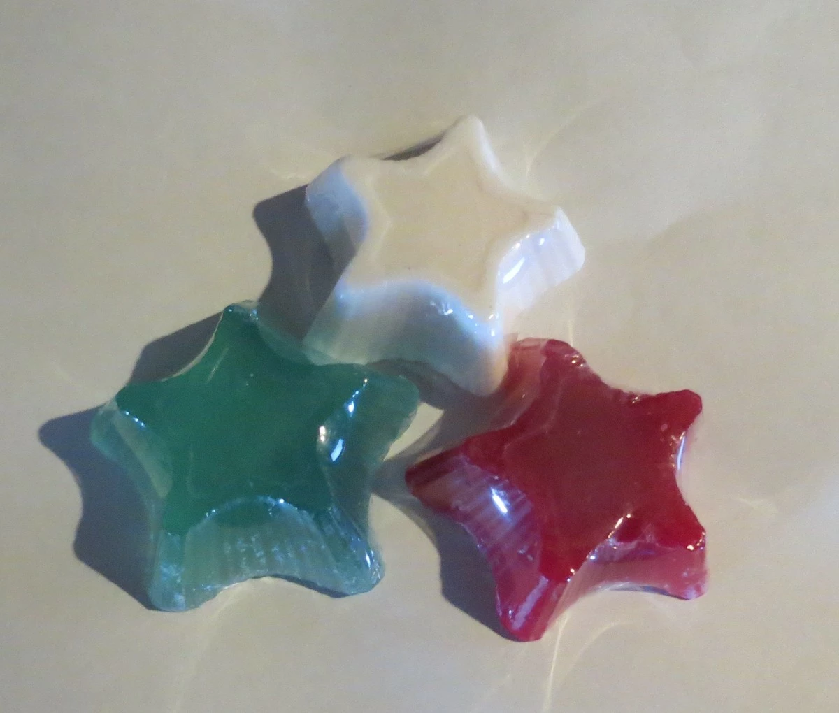 JOANNDLES Star Soap 3 Bars In Clear Gift Box (Red White & Green) 3 JOANNDLES Star Soap 3 Bars In Clear Gift Box (Red White & Green)