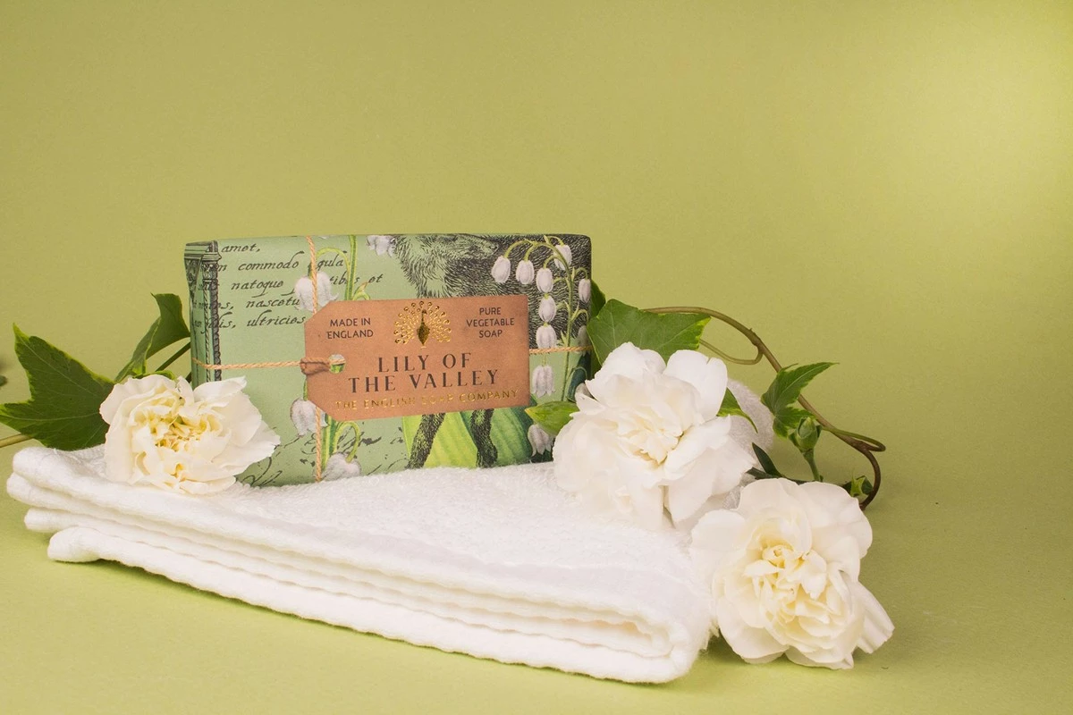 The English Soap Company Store The English Soap Company, Lily Of The Valley Soap Bar, Anniversary Collection, 200g 4 The English Soap Company Store The English Soap Company, Lily Of The Valley Soap Bar, Anniversary Collection, 200g - Image 2